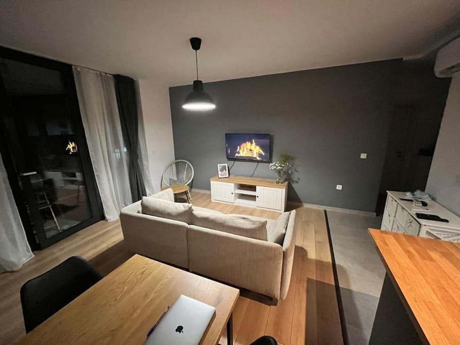 Sunlit Elegance Escape Apartment Várna Kültér fotó